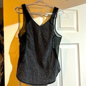 Women’s lulu size 6
